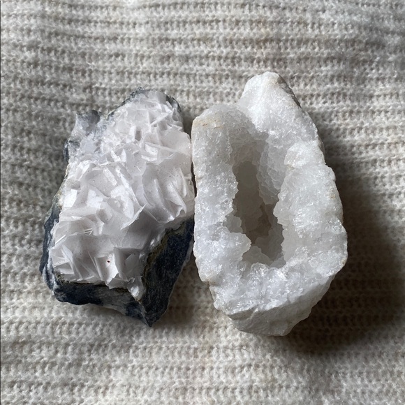 White Crystal Geode & Crystal Set - Picture 2 of 15